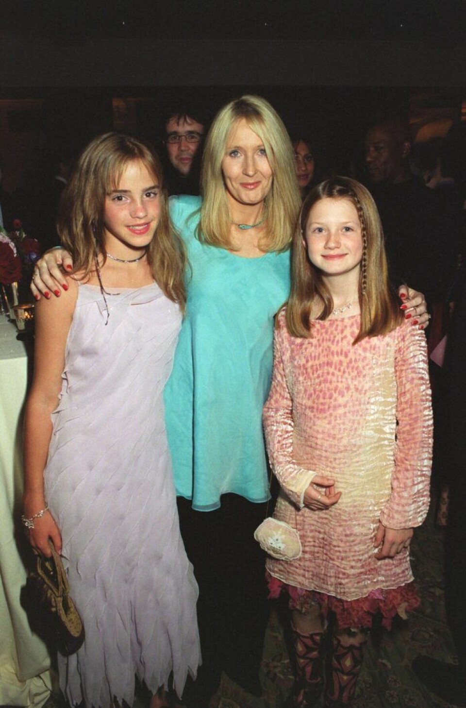 Bonnie Wright tillsammans med medskådespelerskan Emma Watson (som spelar Hermione) och J.K. Rowling på premiären av den andra filmen, Harry Potter och Hemligheternas kammare, 2002. Bonnie Wright tillsammans med medskådespelerskan Emma Watson (som spelar Hermione) och J.K. Rowling på premiären av den andra filmen, Harry Potter och Hemligheternas kammare, 2002.